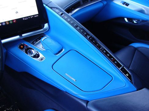 Used 2022 Chevrolet Corvette Stingray Premium Conv w/ Z51 Performance Package image 12