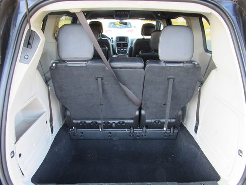Used 2017 Dodge Grand Caravan SXT image 10