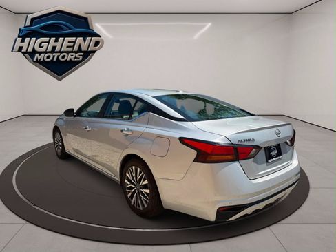 Used 2024 Nissan Altima 2.5 SV FWD image 4
