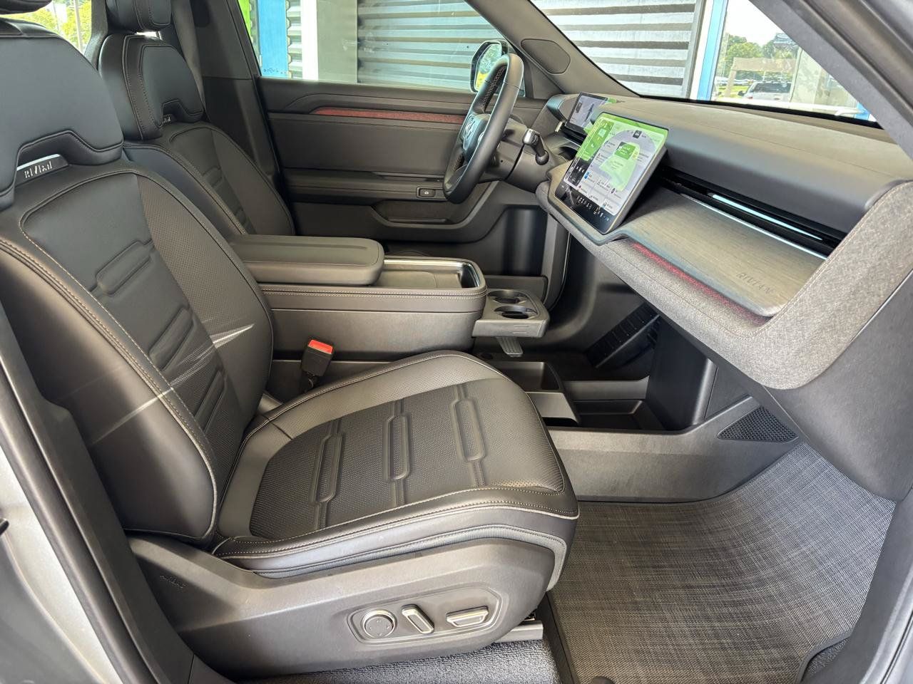 Used 2027 Rivian R2 Performance Dual AWD/4WD image 20