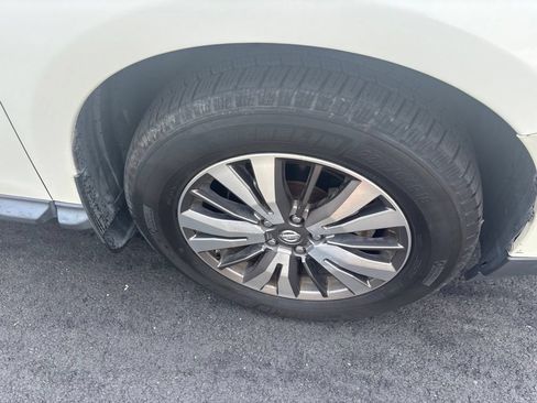 Used 2017 Nissan Pathfinder SV w/ SV Cold Weather Package AWD/4WD image 3