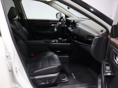 Used 2023 Nissan Rogue SL w/ SL Premium Package image 25