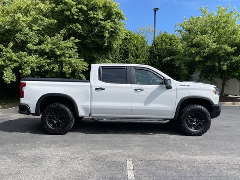 Used 2024 Chevrolet Silverado 1500 ZR2 w/ Technology Package AWD/4WD image 10