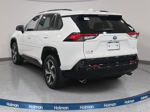 Used 2021 Toyota RAV4 SE image 8