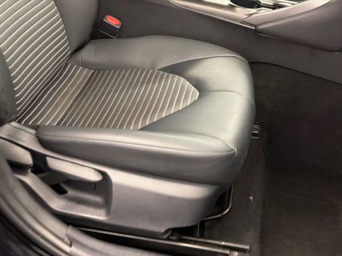 Used 2024 Toyota Camry SE image 10