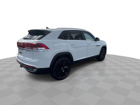 Used 2024 Volkswagen Atlas Cross Sport SE w/ Panoramic Sunroof Package FWD image 8