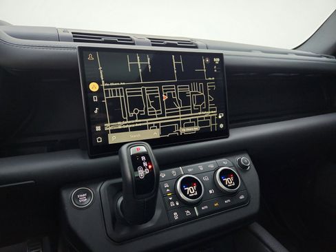 Used 2024 Land Rover Defender 110 V8 image 17