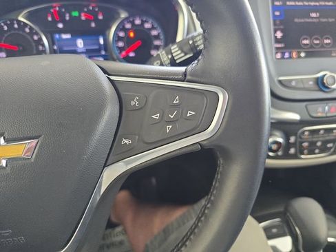 Used 2022 Chevrolet Equinox LT image 18