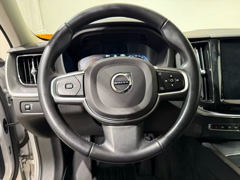 Used 2020 Volvo XC60 T6 Momentum AWD/4WD image 21