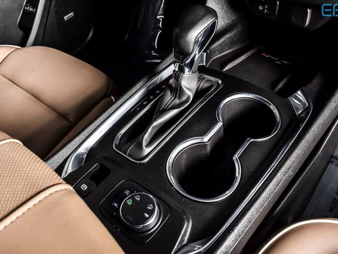 Used 2023 Chevrolet Traverse Premier image 29