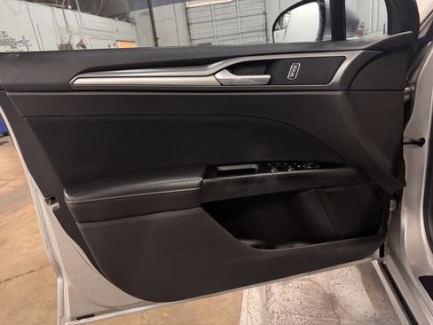 Used 2014 Ford Fusion SE image 26