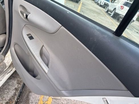 Used 2011 Toyota Corolla LE image 27