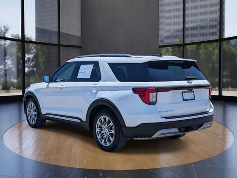 Certified 2025 Ford Explorer Platinum RWD image 5