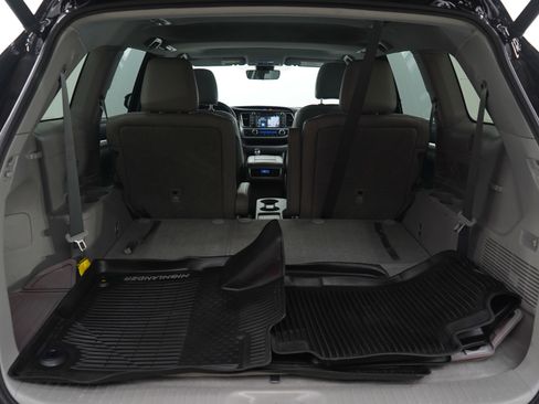 Used 2019 Toyota Highlander XLE image 9