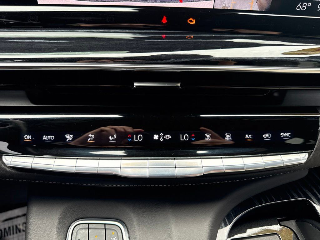 Used 2021 Cadillac Escalade Sport w/ Driver Assist Tech Package AWD/4WD image 35