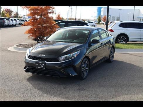 Used 2023 Kia Forte LXS w/ LXS Technology Package image 3