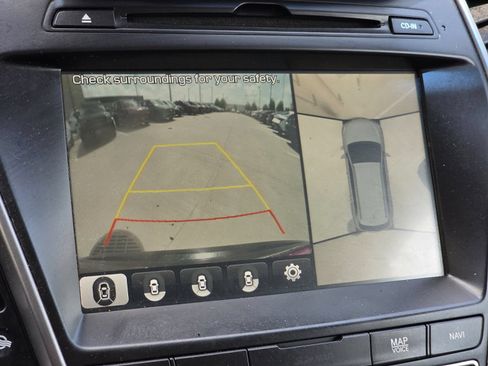 Used 2017 Hyundai Santa Fe FWD image 26