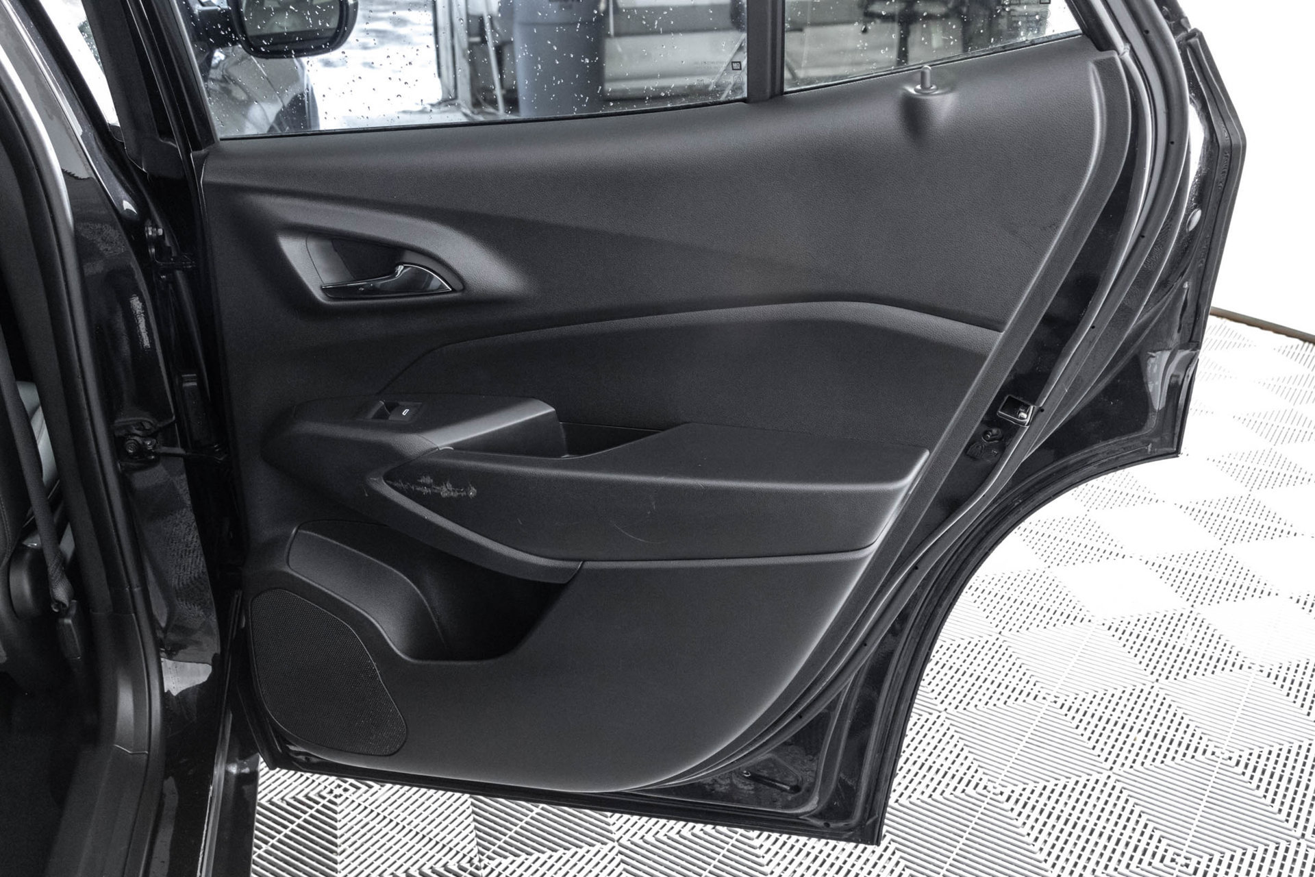 Used 2024 Chevrolet Trax RS w/ Sunroof Package FWD image 38