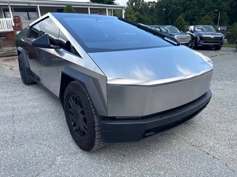 Used 2024 Tesla Cybertruck AWD Crew Cab image 2