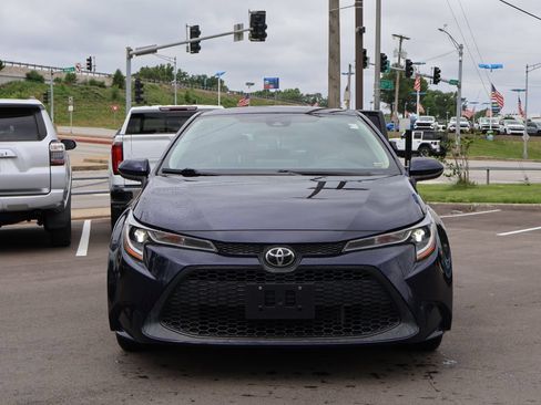 Used 2020 Toyota Corolla LE FWD image 2