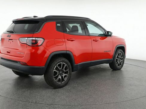 Used 2025 Jeep Compass Trailhawk AWD/4WD image 9