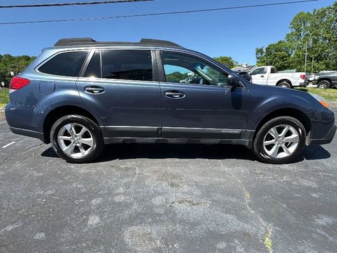 Used 2014 Subaru Outback 2.5i Limited w/ Moonroof Package AWD/4WD image 4