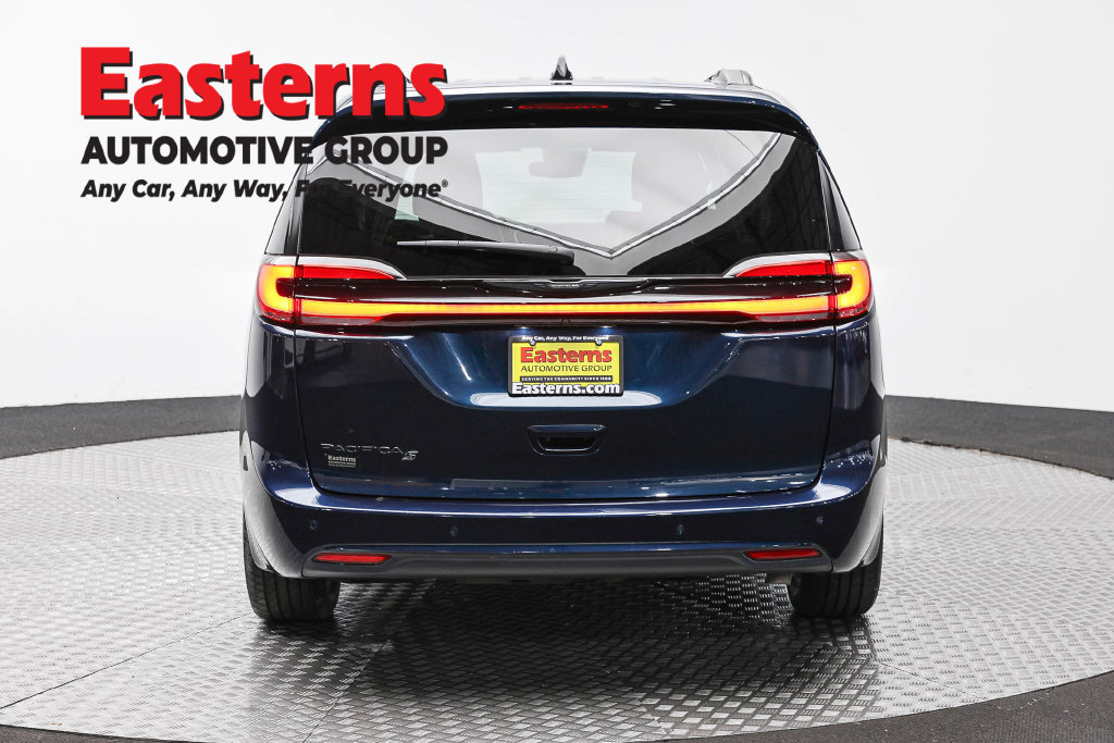 Used 2023 Chrysler Pacifica Touring-L w/ S Appearance Package FWD image 7