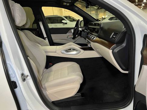 New 2026 Mercedes-Benz GLS 580 4MATIC image 12