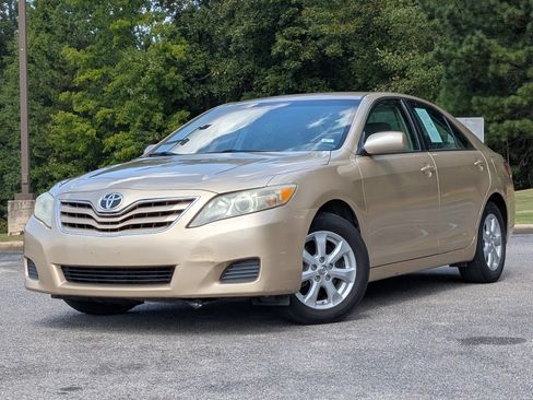 Used 2011 Toyota Camry LE w/ LE Extra-Value Pkg FWD image 4