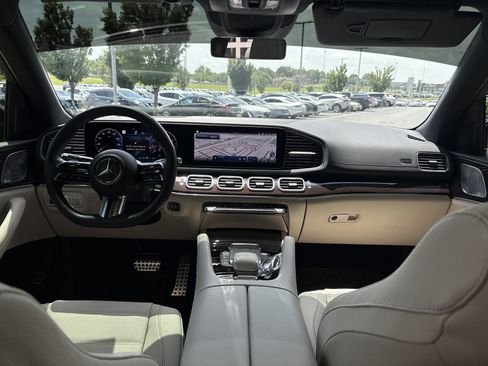 Used 2025 Mercedes-Benz GLS 450 4MATIC image 29