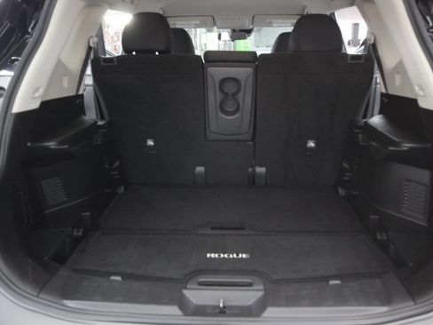 Used 2019 Nissan Rogue SV image 6