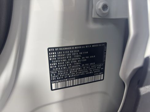 Used 2024 Volkswagen Tiguan SE FWD image 13
