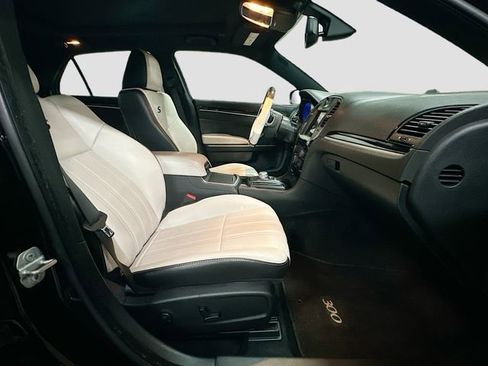Used 2017 Chrysler 300 S image 30