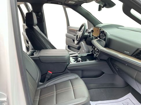 Used 2025 Chevrolet Tahoe High Country image 15