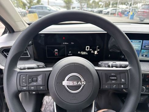 Used 2025 Nissan Kicks SV image 18