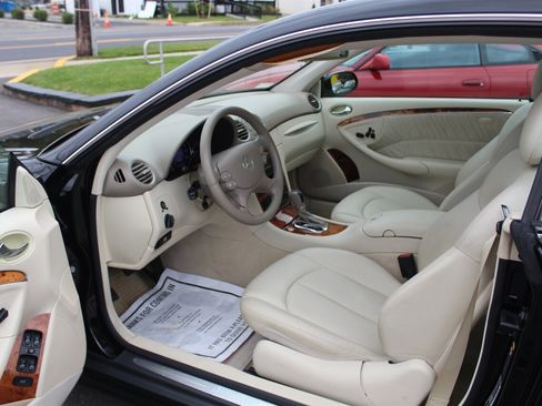 Used 2004 Mercedes-Benz CLK 320 Coupe image 8