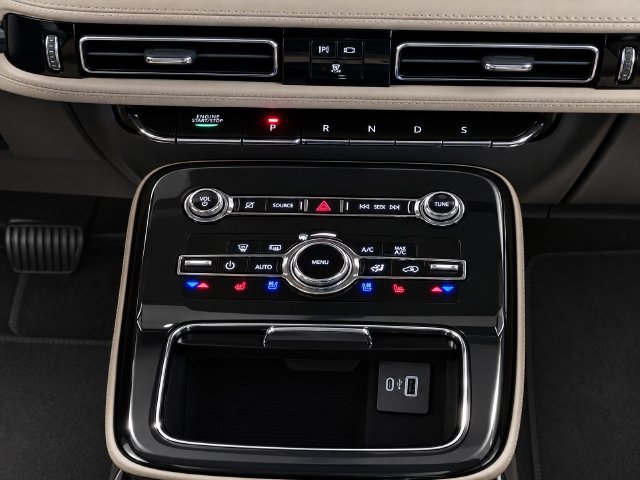 Certified 2022 Lincoln Nautilus Reserve AWD/4WD image 10