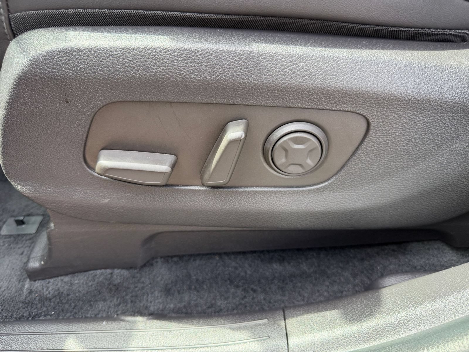 Used 2026 Kia Carnival FWD image 21