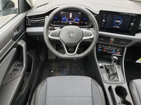 New 2026 Volkswagen Jetta SE image 10