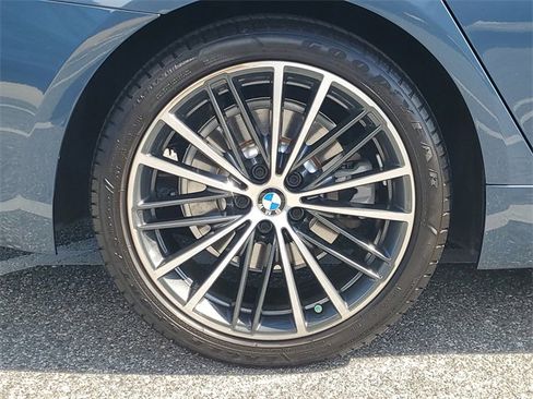 Used 2023 BMW 530i w/ Premium Package image 5