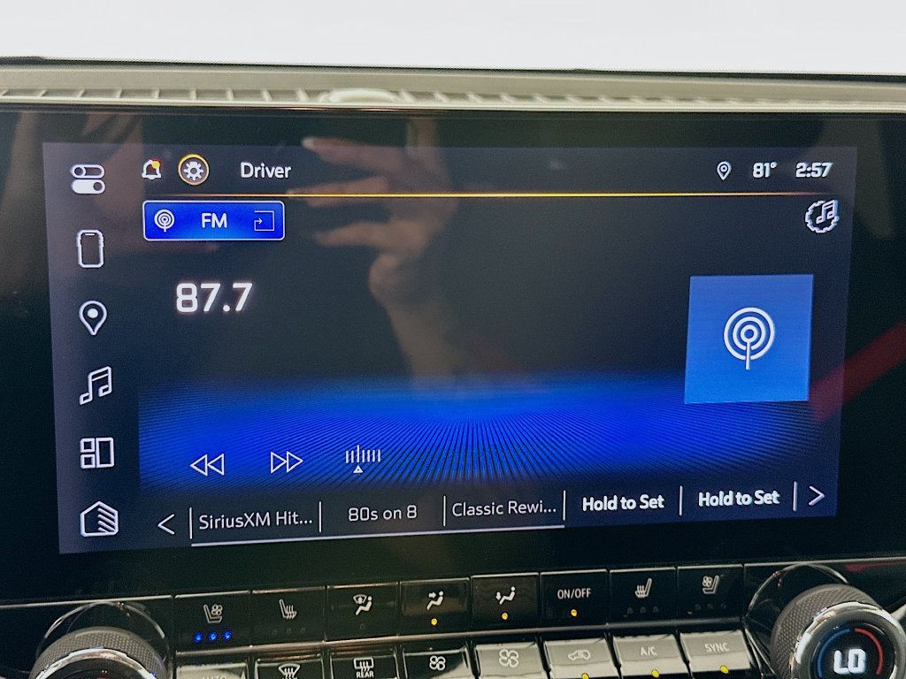 Used 2025 Chevrolet Colorado Z71 w/ Technology Package AWD/4WD image 14