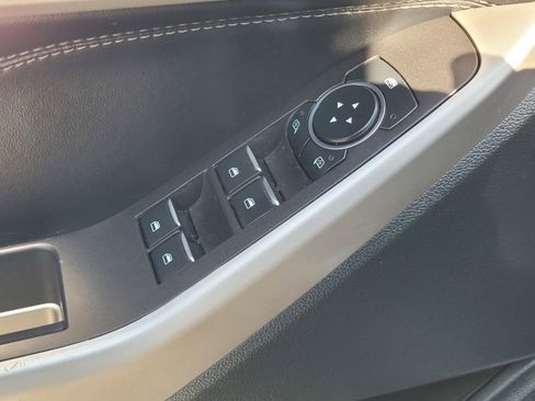 Used 2023 Ford Explorer XLT image 13