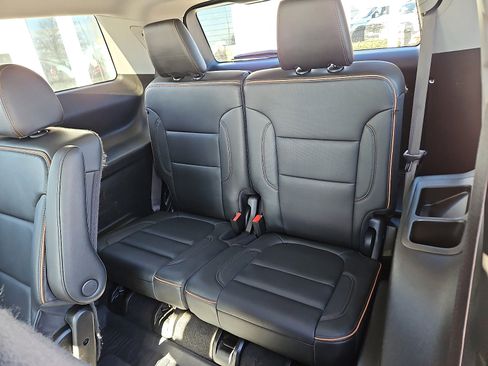 Used 2022 GMC Acadia AT4 w/ Preferred Package image 10