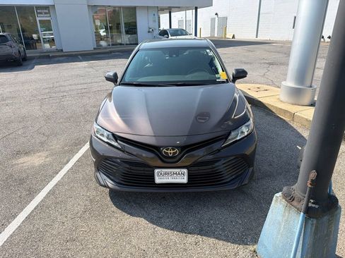 Used 2019 Toyota Camry LE FWD image 8
