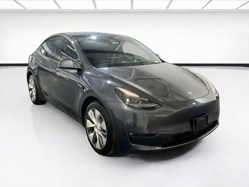 Used 2023 Tesla Model Y Long Range AWD/4WD image 3