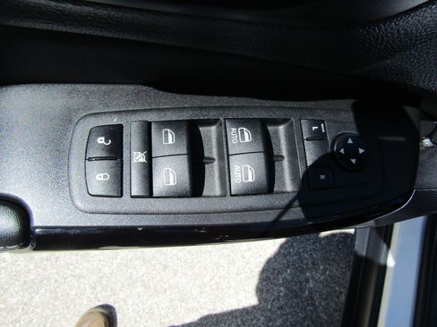 Used 2023 Jeep Cherokee Altitude Lux AWD/4WD image 18