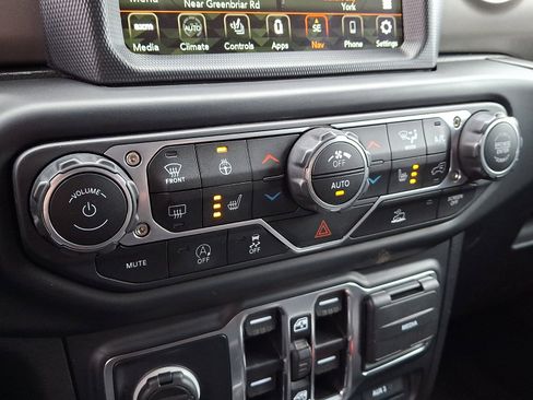 Used 2022 Jeep Wrangler Unlimited Sport image 17