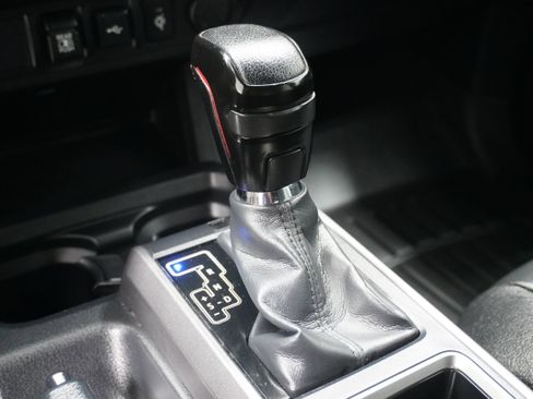 Used 2022 Toyota Tacoma TRD Off-Road image 21