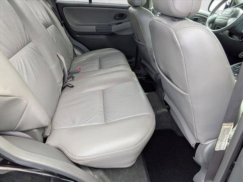 Used 2004 Chevrolet Tracker LT image 18