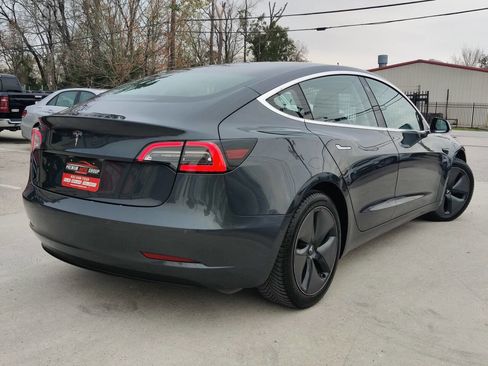 Used 2018 Tesla Model 3 Mid Range image 4